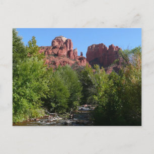 Kathedraalrots en stroom in Sedona Arizona Briefkaart