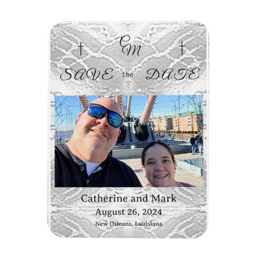 Katholiek Faux-Satijn Monogrammed Save the Date Magneet (Verticaal)