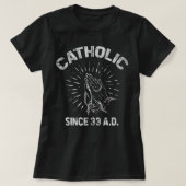 Katholiek sinds 33 AD Jesus Follower Rosary Prayer T-shirt (Design voorkant)