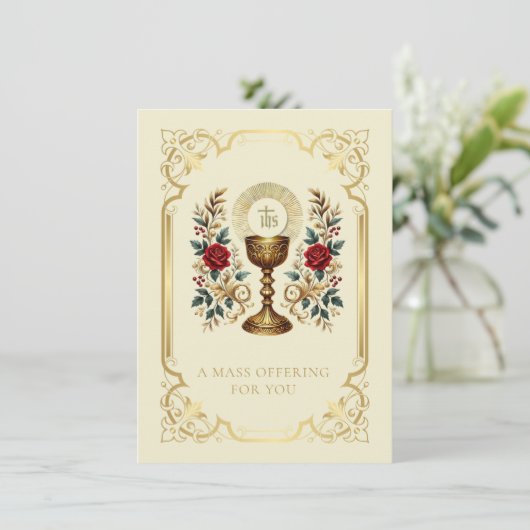 Katholieke mis die kelk bloemen aanbiedt (Staand voorkant)