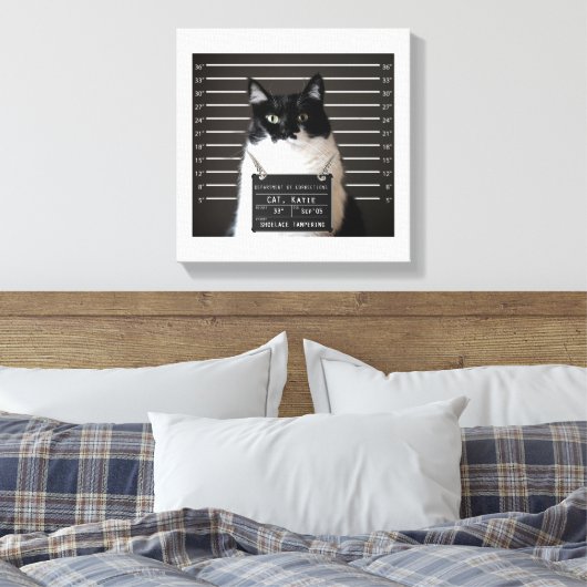 Katie is...BESCHULDIGDE Mok neergeschoten op doek Canvas Afdruk (Insitu (Slaapkamer))