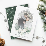 Katoen bloem Lijst in opbergvak Foto gehuwd en geb Feestdagenkaart<br><div class="desc">Elegant kerst | Vakantiekaart bevat uw foto in een gebogen lijst,  een bouquet katoenbloemen met bladeren en een wintergroen patroon op de achterkant. Voor meer geavanceerde aanpassing van dit ontwerp,  te klikken gelieve de BUTTON van het TOOL VAN HET ONTWERP BLAUW.</div>