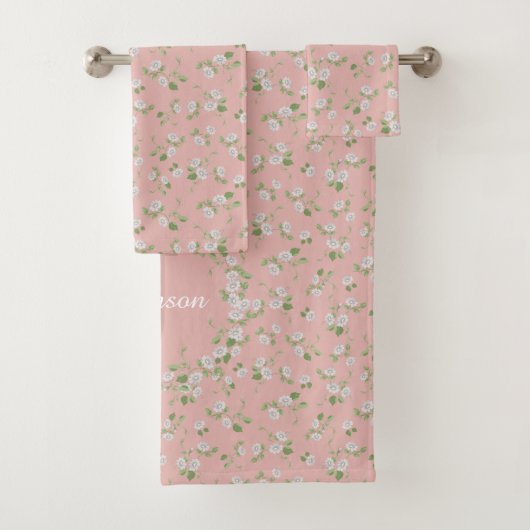 Katoenstijl Floral White Daisies Pink Monogram Bad Handdoek (Insitu)