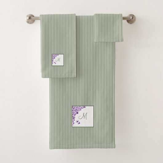 Katoentsenbandje Paarse Floral Script Monogram Bad Handdoek (Insitu)