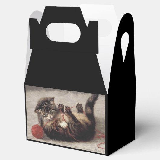 Kat's slede, een kat-speelbak van Yarn Bedankdoosjes (Geopend)