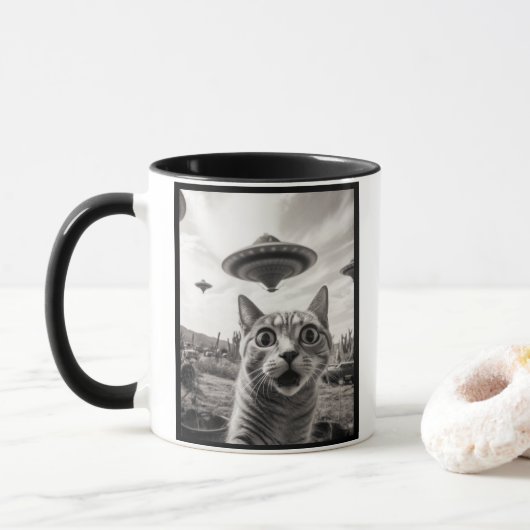 Katta Selfie Alien Invasie Mok (Met donut)