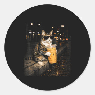 Katten die ijsgekoelde koffie drinken grappige die ronde sticker