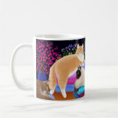 Katten die slapen in de Mok vers wasgoed (Links)