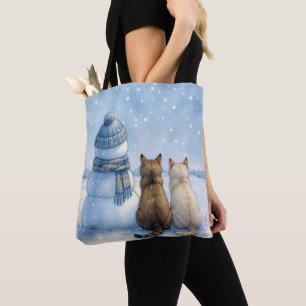 Katten die zitten met een sneeuwman in een veld tote bag