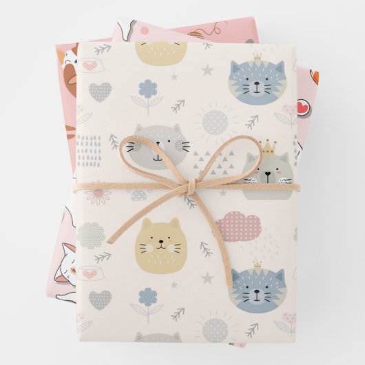 Katten en nog veel meer katten die papier verpakke inpakpapier vel (In situ)