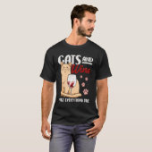 Katten en wijn maken alles fijn grappig kattenlief t-shirt (Voorkant volledig)