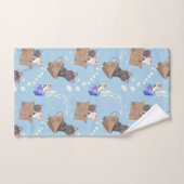 Katten in doos en melkdruppels op blauw bad handdoek (Handdoek)