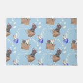 Katten in doos en melkdruppels op blauw deurmat (Voorkant)