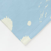 Katten in doos en melkdruppels op blauw fleece deken (Hoek)