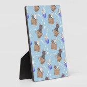 Katten in doos en melkdruppels op blauw fotoplaat (Zijkant)