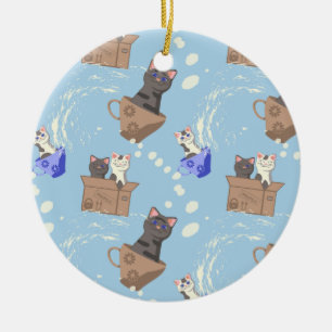 Katten in doos en melkdruppels op blauw keramisch ornament