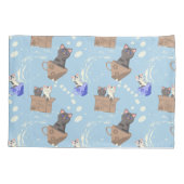 Katten in doos en melkdruppels op blauw kussensloop (Achterkant)