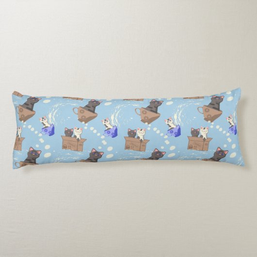 Katten in doos en melkdruppels op blauw lichaamskussen (Achterkant)