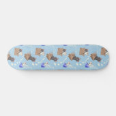 Katten in doos en melkdruppels op blauw persoonlijk skateboard (Horizontaal)