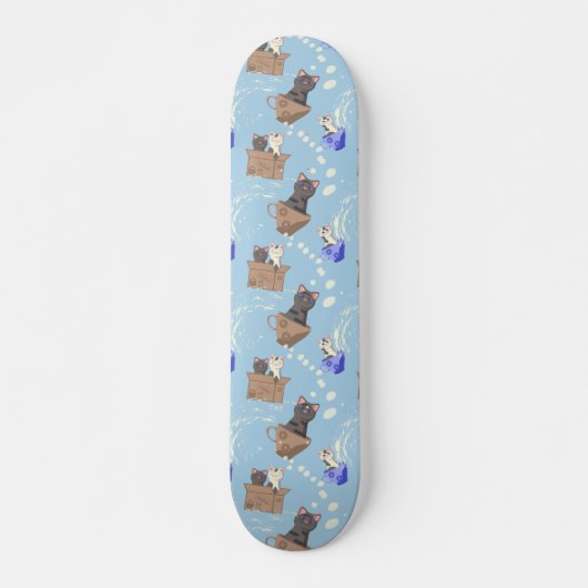 Katten in doos en melkdruppels op blauw persoonlijk skateboard (Voorkant)