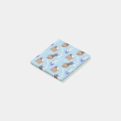 Katten in doos en melkdruppels op blauw post-it® notes (Schuin)