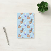 Katten in doos en melkdruppels op blauw post-it® notes (Kantoor)