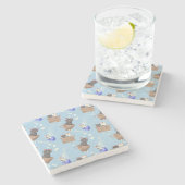 Katten in doos en melkdruppels op blauw stenen onderzetter (Zijkant)