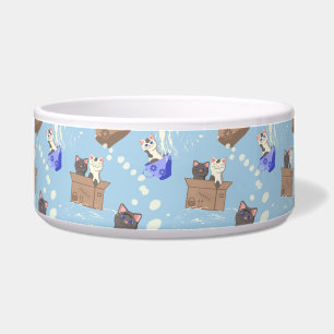 Katten in doos en melkdruppels op blauw voerbakje