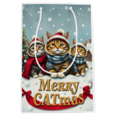 Katten in Preppy Winterkleding en Petten Kerst Medium Cadeauzakje (Voorkant)
