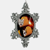 Katten in ruimtactieken tin sneeuwvlok ornament (Links)