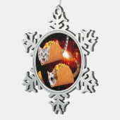 Katten in ruimtactieken tin sneeuwvlok ornament (Rechts)