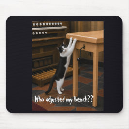 Katten krabben aan een orgelbank muismat
