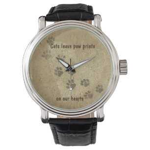 Katten laten pootafdrukken achter op ons hart horloge