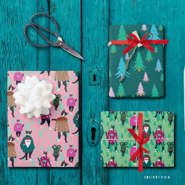 Katten met kreukbaar kerstpapier, flatplaat set va inpakpapier vel