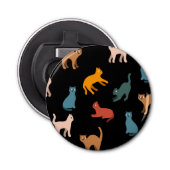 Katten op de zwarte button flesopener (Voorkant)