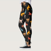 Katten op de zwarte leggings (Links)
