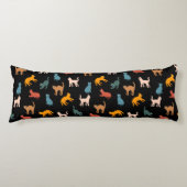 Katten op de zwarte lichaamskussen (Voorkant)