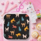 Katten op de zwarte papieren bordje (Feest)