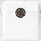 Katten op de zwarte ronde sticker (Tas)