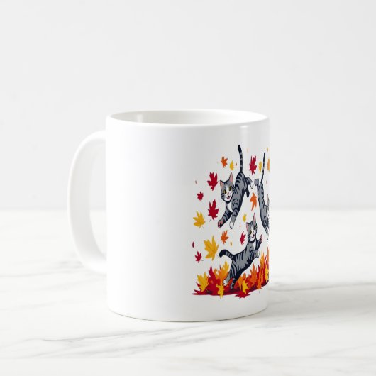 Katten spelen in herfstbladeren koffiemok (Voorkant links)