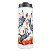 Katten spelen in herfstbladeren thermosbeker (Voorkant)