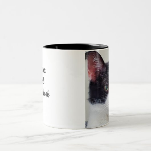 Katten, thee en een goed boek tweekleurige koffiemok (Center)