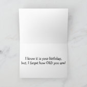 KATTEN VERSCHUILEN ZICH ACHTER VERJAARDAGSWENSEN V KAART (Binnen)