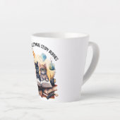 Katten zijn de ultieme studiegenoten latte mok (Rechterhoek)