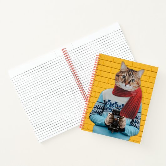 Kattenfotograaf in  trui Quirky Notitieboek (Binnen)