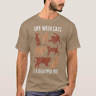 Kattenleven in een mooie motorfietser met een loop t-shirt