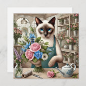 Kattenmoeder arrangeert bloemen voor Moederdag Feestdagenkaart (Voorkant / Achterkant)