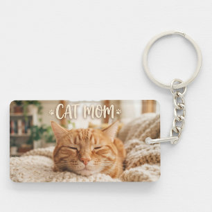 Kattenmoeder. Schattige tabbykat. Sleutelhanger