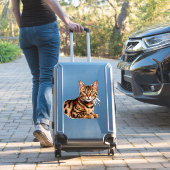 Kattenportret: Gestreepte Tabby met Gouden Ogen Sticker (Koffer Insitu)
