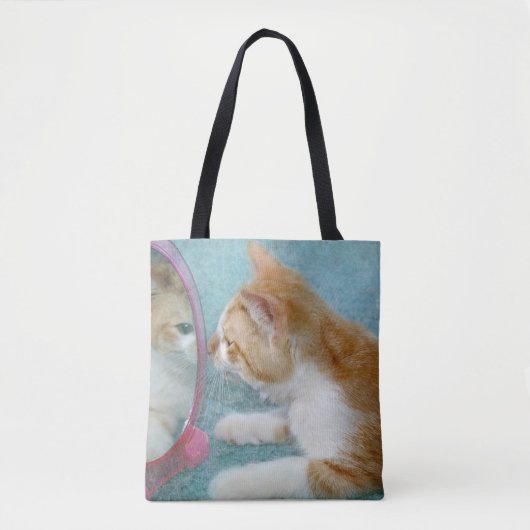 kattereflectie in een spiegel tote bag (Voorkant)
